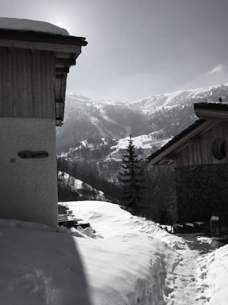 Chalet du Plan Chauzeau à Valmeinier : hameau du Plan Chauzeau sous la neige.